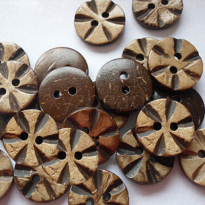 Carved 2-hole Basic Sewing Button Shaped in Flowers NNA0YZ5-1